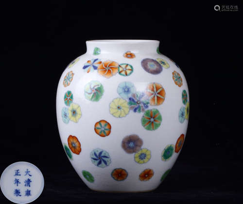 A FAMILLE ROSE FLORAL PATTERN VASE