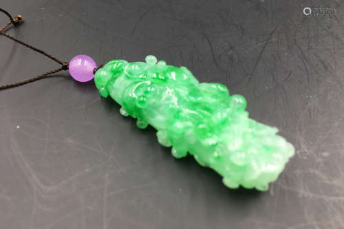 A YANGLV JADEITE PENDANT