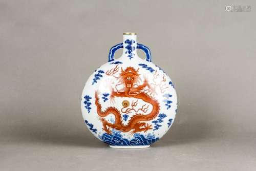 A BLUE AND WHITE AND IRON RED 'DRAGON' MOON FLASK VASE