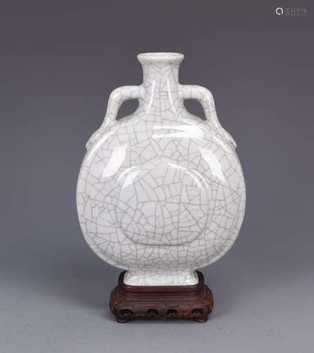 A GEYAO GLAZED PORCELAIN VASE