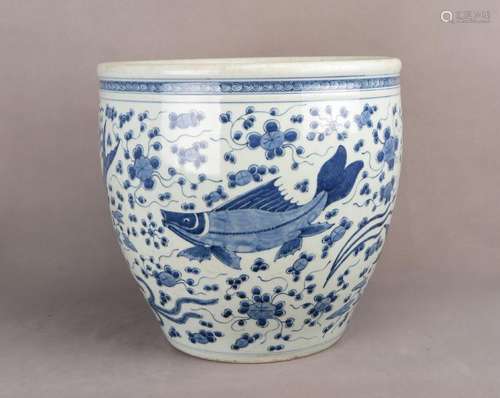 A BLUE AND WHITE 'FISH' PORCELAIN JAR