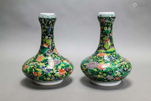 A PAIR OF WUCAI GARLIC HAED VASES