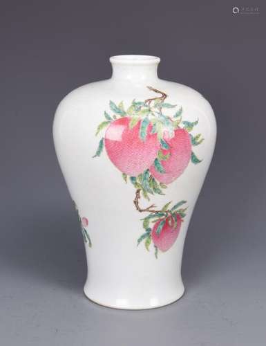 A FAMILLE ROSE PORCELAIN VASE, MEIPING