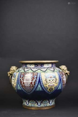 A CHINESE CLOISONNE ENAMELED JAR