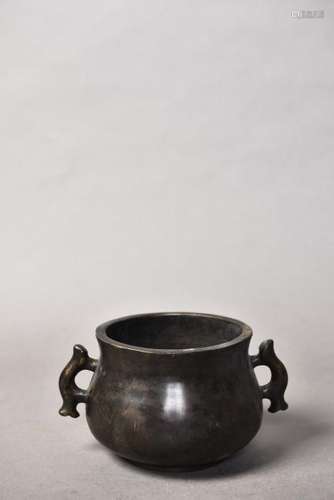 A CHINESE BRONZE CENSER