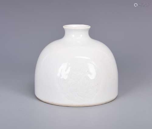 A WHITE GLAZED VASE, TAIBAI ZUN