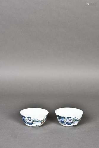 A PAIR OF FAMILLE ROSE BOWLS