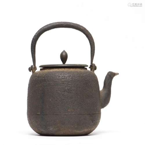 A JAPANESE TETSUBIN CAST IRON TEAPOT