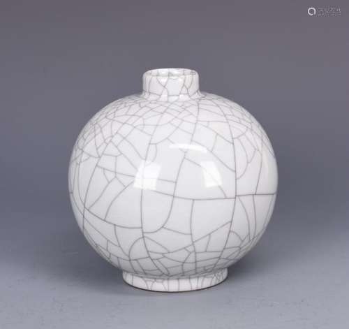 A GEYAO GLAZED PORCELAIN JAR