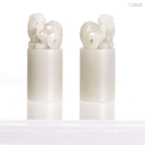 A PAIR OF LION WHITE JADE SEAL