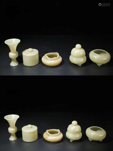 17-19TH CENTURY, A SET OF HETIAN JADE CARVINGS, QING DYNASTY.