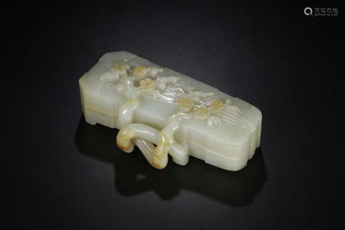 17-19TH CENTURY, A STORY DESIGN HETIAN JADE ORNAMENT, QING DYNASTY