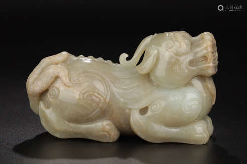 17-19TH CENTURY, AN AUSPICIOUS ANIMAL DESIGN HETIAN JADE ORNAMENT, QING DYNASTY