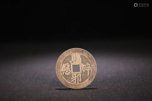 17-19TH CENTURY, A STORY DESIGN SILVER COIN, QING DYNASTY.