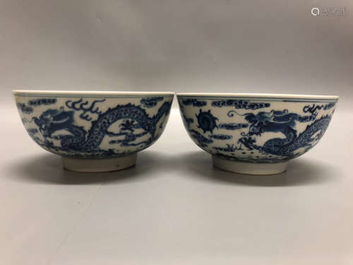 A PAIR OF DOUBLE DRAGON DESIGN BOWLS