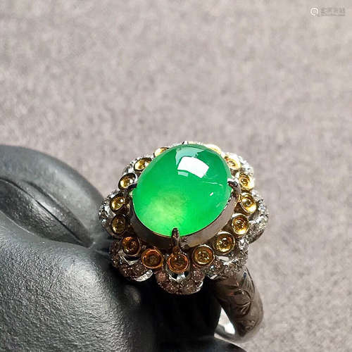 AN EGG DESIGN GREEN HIGH ICE JADEITE RING