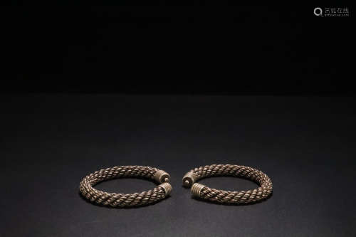 17-19TH CENTURY, A PAIR OF ROPE PATTERN SLIVER BRACELET, QING DYNASTY