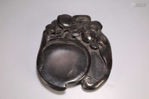 18-19TH CENTURY, A PEACH DESIGN OLD PIT DUAN INKSTONE, LATER QING DYNASTY.
