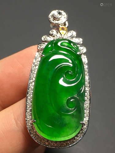 A RUYI DESIGN ZHENGYANG GREEN ICE JADEITE PENDANT