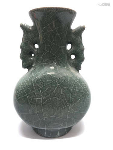 A  XIKOU GUAN KILN DOUBLE EAR VASE