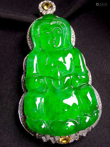 A GUAN YIN DESIGN GREEN ICE JADEITE PENDANT