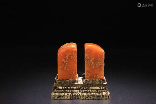 18-19TH CENTURY, A PAIR OF SHOUSHAN YELLOW FIELD STONE SEAL, LATER QING DYNASTY.