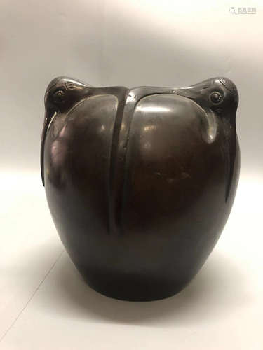 A MING DYNASTY BIRD DESIGN BRONZE JAR