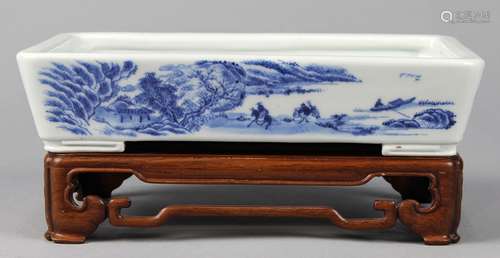 Chinese underglazed blue porcelain bulb container, the exterior depicting villagers and travelers