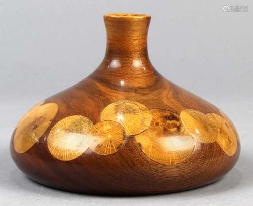 Moderne Jim Wielt wood-turned and inlaid vessel, 3.5