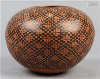 Casa Grandes Pueblo Mata Ortiz olla or vessel, by Armando Rodriguez, 5