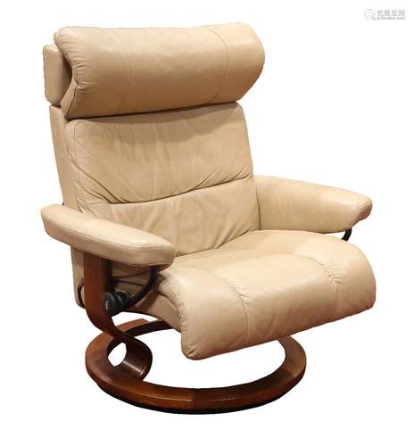 J. E Ekornes Norway stressless leather Zero Gravity lounge chair, having a leather seat and back