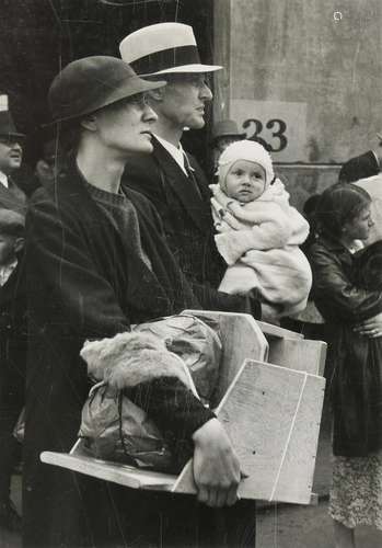 Peter Stackpole (American, 1913-1997), Alaskan Immigrants Land Rush, SF, 1936, gelatin silver print,