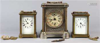 (lot of 3) Carriage clock group, comprising a pair of brass carriage clocks, with keys and having