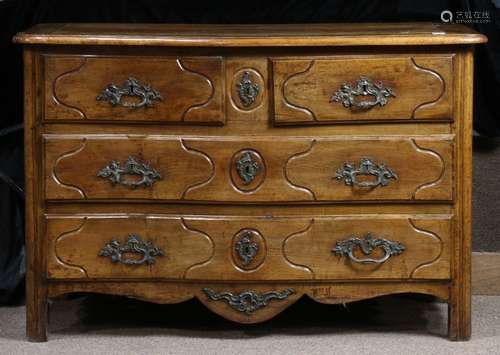 French Provincial chest of drawers 18th century, having a serpentine top above the conforming case