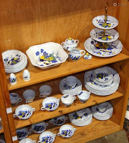 (lot of approx. 91) Spode porcelain table service, in the 