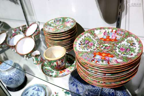 (lot of 39) Associated group of Chinese rose medallion export porcelain, including 11 plates, 10 tea