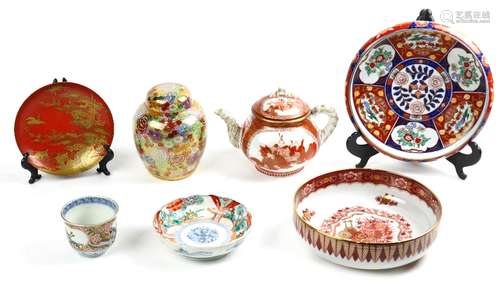 (lot of 7) Group of Japanese ceramics: consisting of one Imari dish and cup; one Kutani tea jar; a