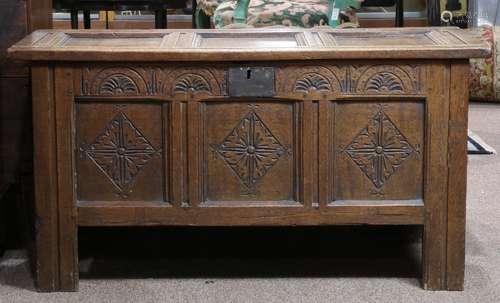 Continental quartersawn oak blanket chest late 18th/early 19th century, having a panelled and hinged