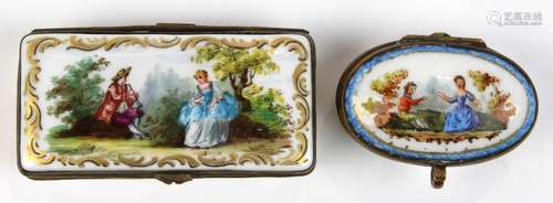 (lot of 2) Continental polychrome decorated pill boxes, including a Meissen example, largest 1