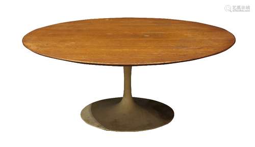 Eero Saarinen for Knoll and Associates low table, having a circular walnut top over the painted