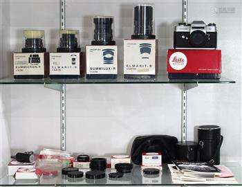 Leica camera and equipment group, consisting of a Leicaflex SL black and chrome camera body with