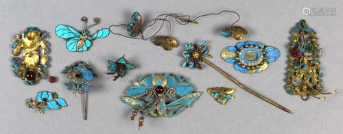 (lot of 11) Chinese kingfisher feather hairpins, mostly of flower and butterfly motifs, largest: 4