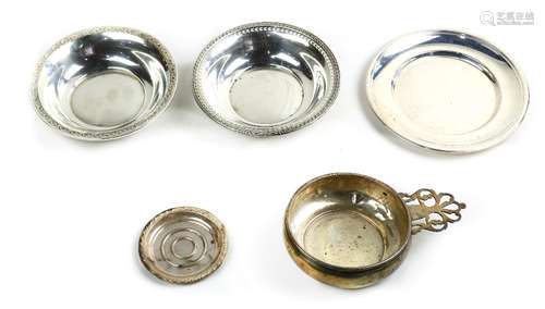 (lot of 5) American sterling silver table top items, comprising a Reed & Barton bread and butter