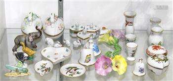 (lot of 30) Herend porcelain table and vanity articles, consisting of figurines, lidded dishes,