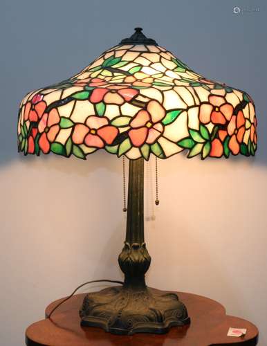 Arts and Crafts leaded glass table lamp, having a floral decorated shade above the three light