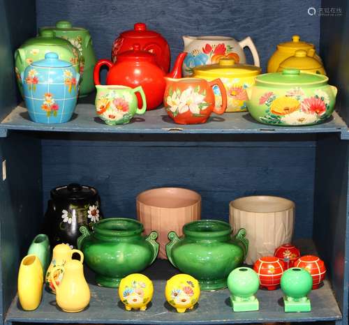 (lot of approx. 28) Collection of American pottery, primarily consisting of examples by Ransburg,