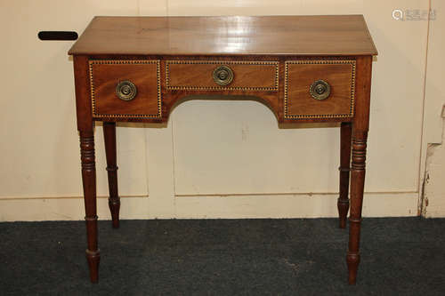 An Edwardian mahogany inlaid rectangular kneehole desk with an arrangement of three drawers, with