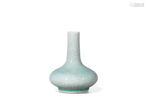 清十八世纪 郎窑绿釉荸荠扁瓶