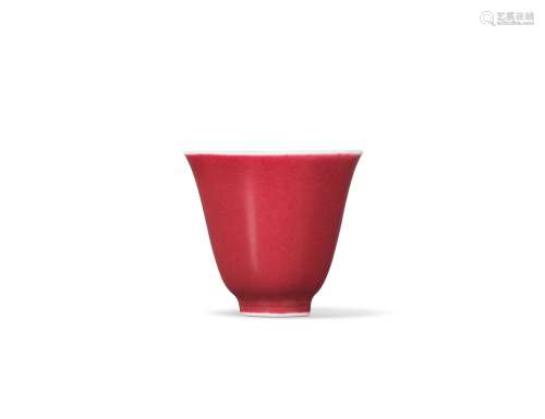 清十八世纪 霁红釉铃铛杯