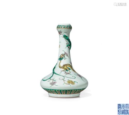 清十九世纪 五彩捏塑螭龙灵芝纹蒜头瓶